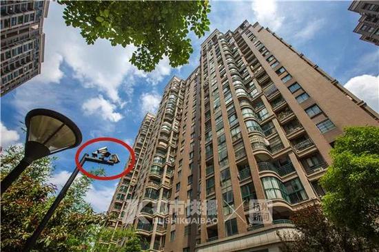 萧山相墅花园的仰角高空摄像头。闻堰派出供图