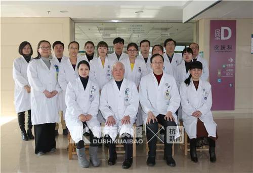 中间排左一为陈怿医生