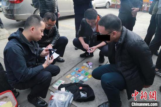 执法现场 曾昭竣 摄