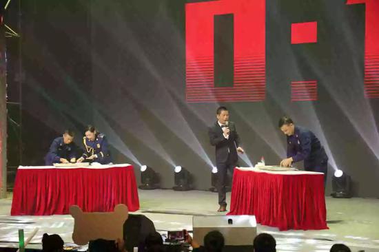 现场挑战包饺子