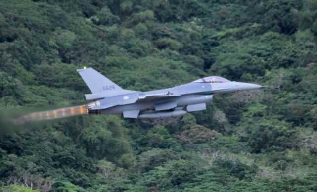 资料图:台军F-16战机